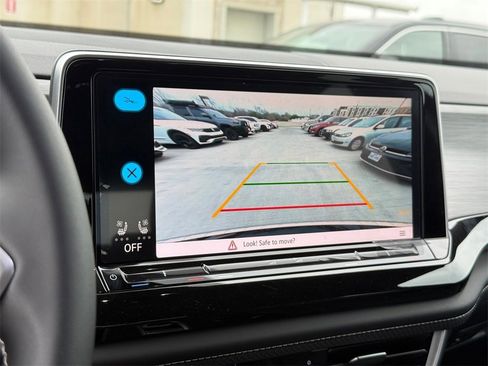 New 2026 Volkswagen Atlas Cross Sport SE image 18