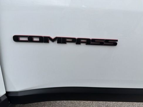 Used 2022 Jeep Compass Trailhawk w/ Trailhawk Convenience Group AWD/4WD image 35