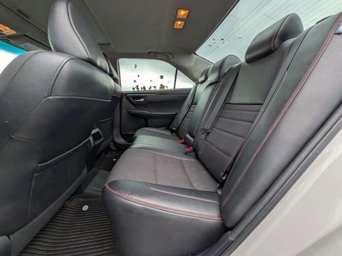 Used 2016 Toyota Camry SE w/ Moonroof Package image 15