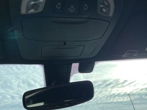 Used 2020 Chrysler Pacifica Touring-L w/ S Appearance Package image 57