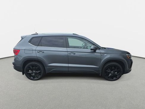Used 2023 Volkswagen Taos SE w/ Black Wheel Package FWD image 4