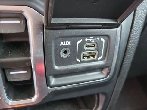 Certified 2023 Jeep Gladiator Rubicon w/ Cold Weather Group image 31