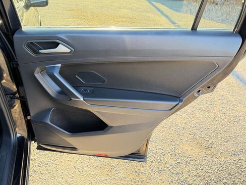 Used 2020 Volkswagen Tiguan SE w/ Panoramic Sunroof Package image 41