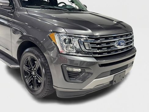 Used 2021 Ford Expedition XLT image 2