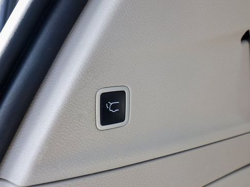 Used 2020 Chrysler Pacifica Limited w/ Tire & Wheel Group image 52