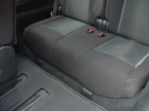 Used 2019 Nissan Pathfinder S image 27