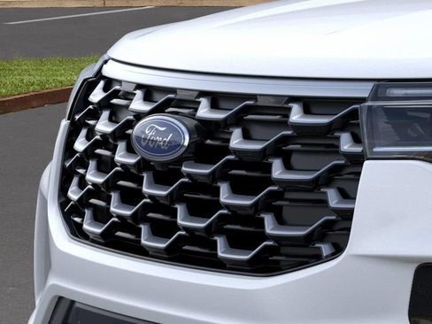 New 2026 Ford Explorer Platinum w/ LUX Leather Package AWD/4WD image 17