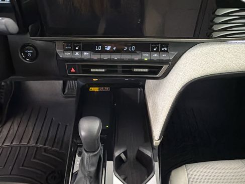 Used 2025 Toyota Camry XLE FWD image 17