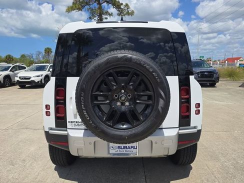 Used 2025 Land Rover Defender 110 S image 4