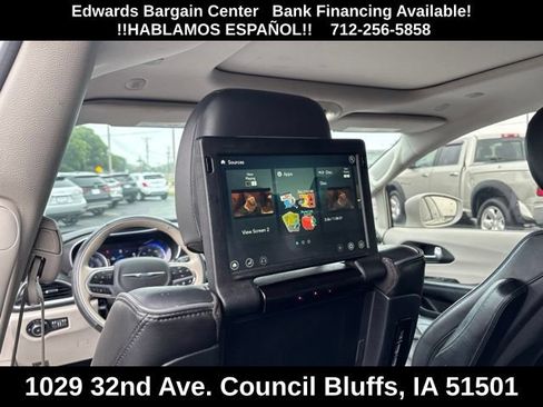 Used 2020 Chrysler Pacifica Limited w/ Tire & Wheel Group FWD image 13