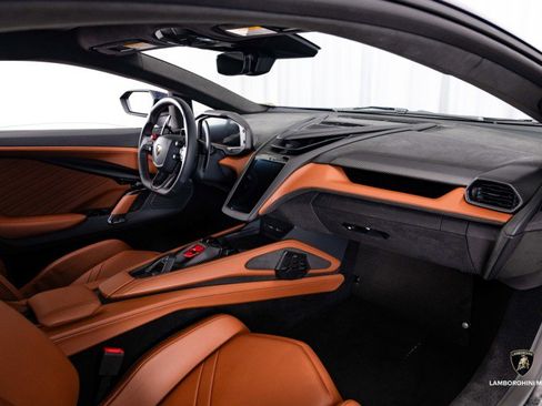 Used 2025 Lamborghini Revuelto image 46