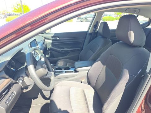 Used 2024 Nissan Altima 2.5 SV image 10