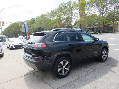 Used 2019 Jeep Cherokee Limited AWD/4WD image 4