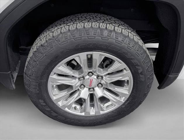 Used 2023 GMC Sierra 1500 Denali w/ Technology Package AWD/4WD image 9