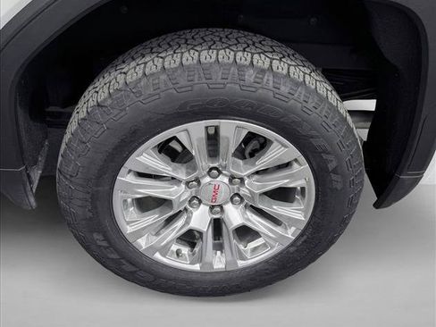 Used 2023 GMC Sierra 1500 Denali w/ Technology Package AWD/4WD image 9