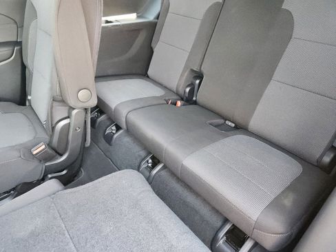 Used 2023 Chevrolet Traverse LT FWD image 13