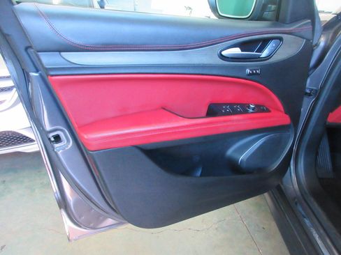Used 2019 Alfa Romeo Stelvio Ti AWD/4WD image 8