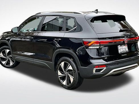 Certified 2025 Volkswagen Taos SE w/ Panoramic Sunroof Package image 13