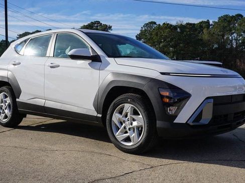 New 2026 Hyundai Kona SE FWD image 2