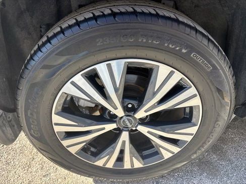 Used 2022 Nissan Rogue SV image 11