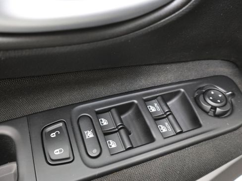 Used 2019 Jeep Renegade Latitude image 33