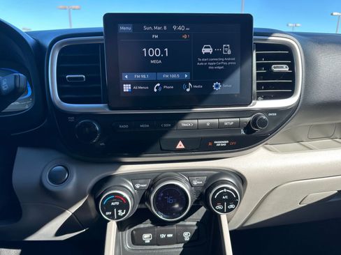 Used 2025 Hyundai Venue SEL image 17