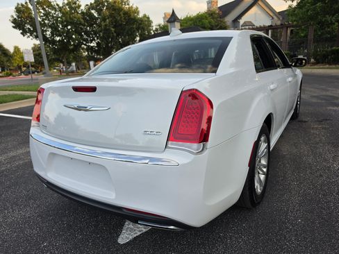 Used 2017 Chrysler 300 Limited RWD image 7