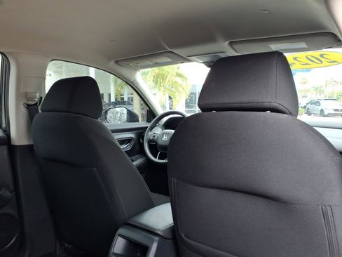 Used 2024 Honda HR-V LX image 10