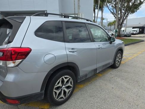 Used 2024 Subaru Forester Premium image 3