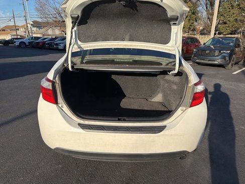 Used 2015 Toyota Corolla LE image 9