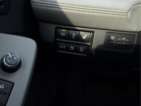 Used 2020 Toyota Avalon Limited w/ Advanced Safety Package FWD image 16