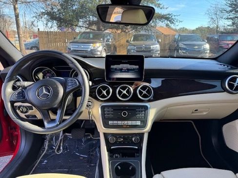 Used 2018 Mercedes-Benz CLA 250 4MATIC image 15