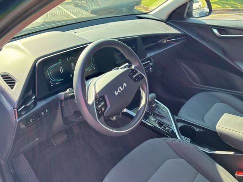 Used 2025 Kia Niro LX FWD image 15