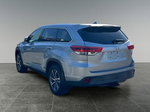 Used 2019 Toyota Highlander XLE AWD/4WD image 8