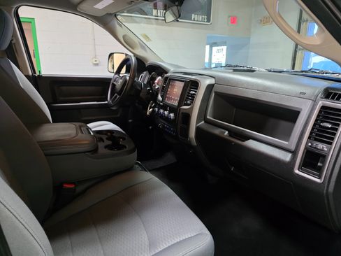 Used 2017 RAM 3500 Tradesman w/ Chrome Appearance Group image 25