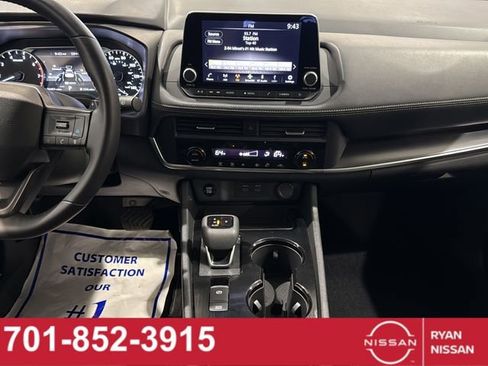 Certified 2025 Nissan Rogue SV image 30