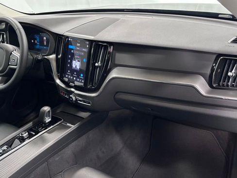 Certified 2025 Volvo XC60 B5 Core AWD/4WD image 17
