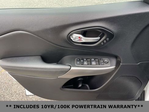 Used 2022 Jeep Cherokee Limited image 16