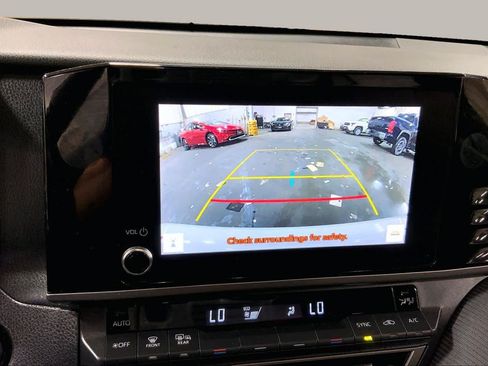 Used 2025 Toyota Camry SE FWD image 27