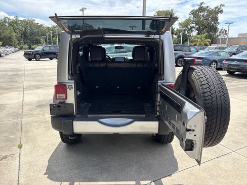 Used 2016 Jeep Wrangler Unlimited Sahara w/ Connectivity Group AWD/4WD image 30
