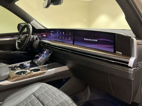 Used 2025 Cadillac Escalade Sport Platinum AWD/4WD image 25