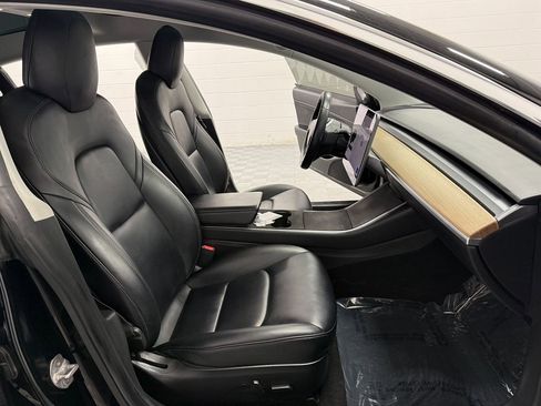 Used 2019 Tesla Model 3 Standard Range image 15