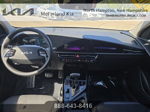 Used 2025 Kia Niro SX Touring FWD image 13