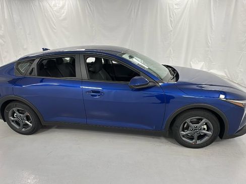 New 2025 Kia K4 LXS image 2