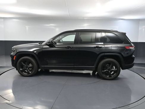 Used 2023 Jeep Grand Cherokee Altitude AWD/4WD image 9