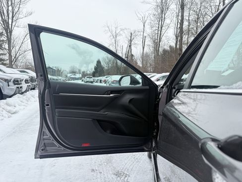 Used 2022 Toyota Camry SE image 25