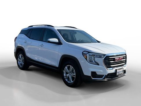 Used 2024 GMC Terrain SLE w/ Driver Convenience Package image 7