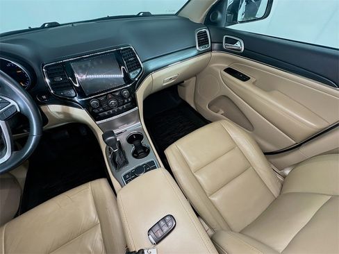 Used 2019 Jeep Grand Cherokee Limited w/ Trailer Tow Group IV image 11