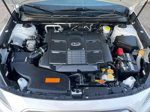 Used 2018 Subaru Outback 3.6R Touring AWD/4WD image 38