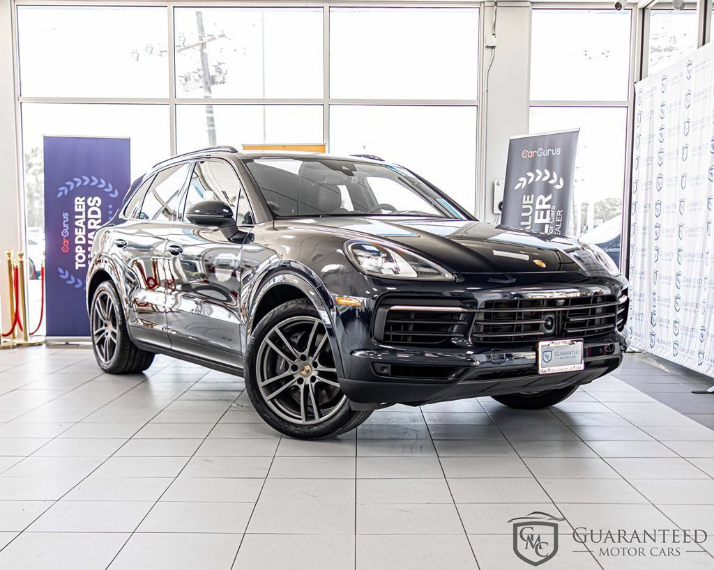 Used 2023 Porsche Cayenne w/ Premium Package AWD/4WD image 3